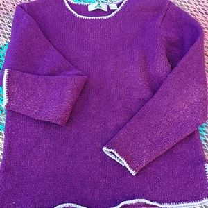 Lambswool sweater by Eastern Mountain Sports. L. 80 % Lambswool.  Purple.